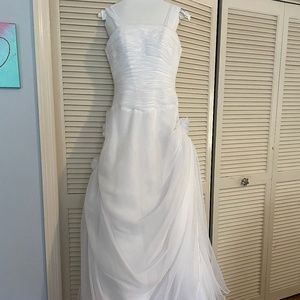 Wedding/White Ball gown